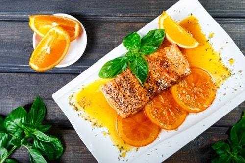 ปลาแซลมอนซอสส้ม